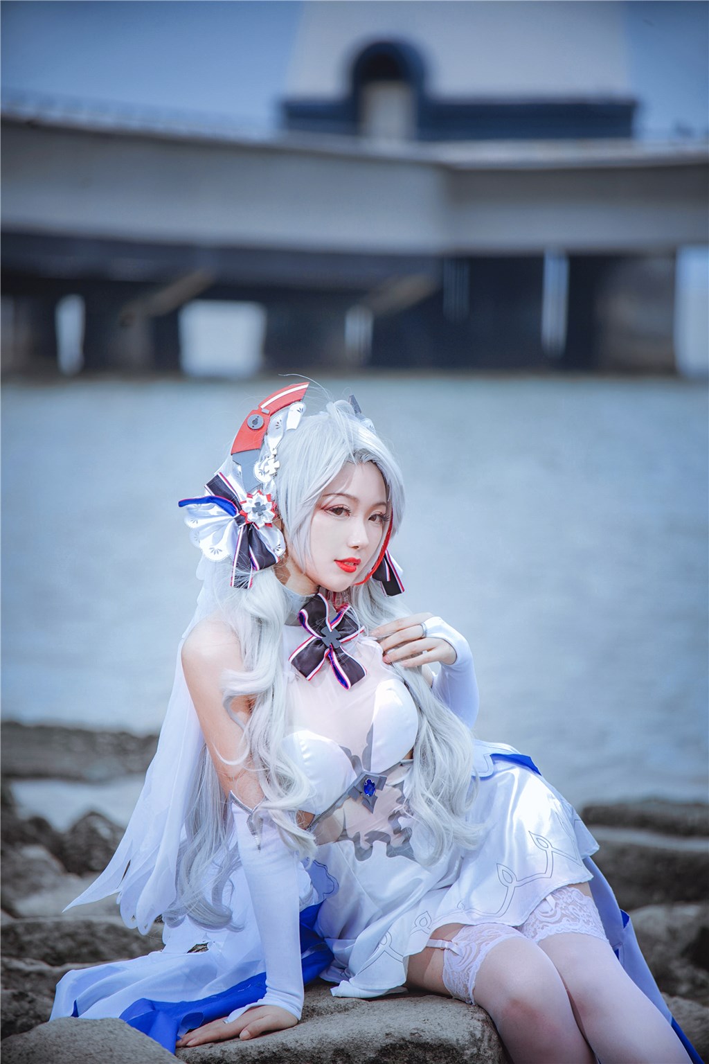 禁忌之吻全记录:明星酒后在深夜私会中展现出的狂野吻戏与柔情余韵