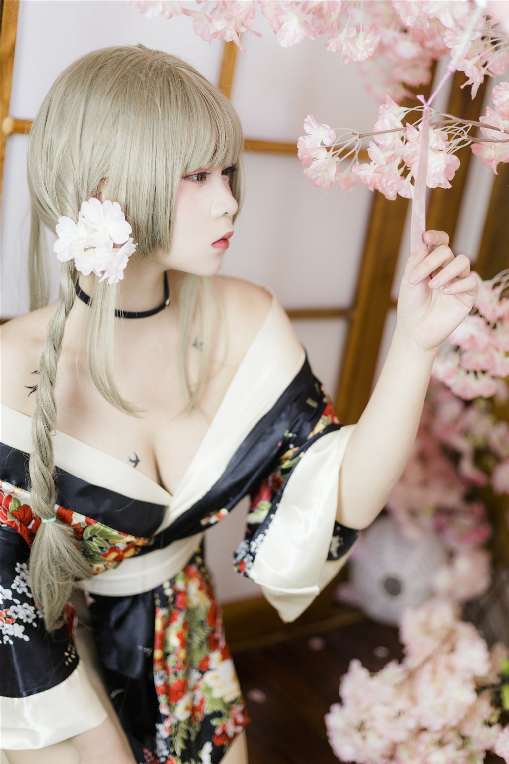 【今日吃瓜】网友聚焦:当红明星夜间秘密出没,疑似与神秘人物交换禁忌情报!